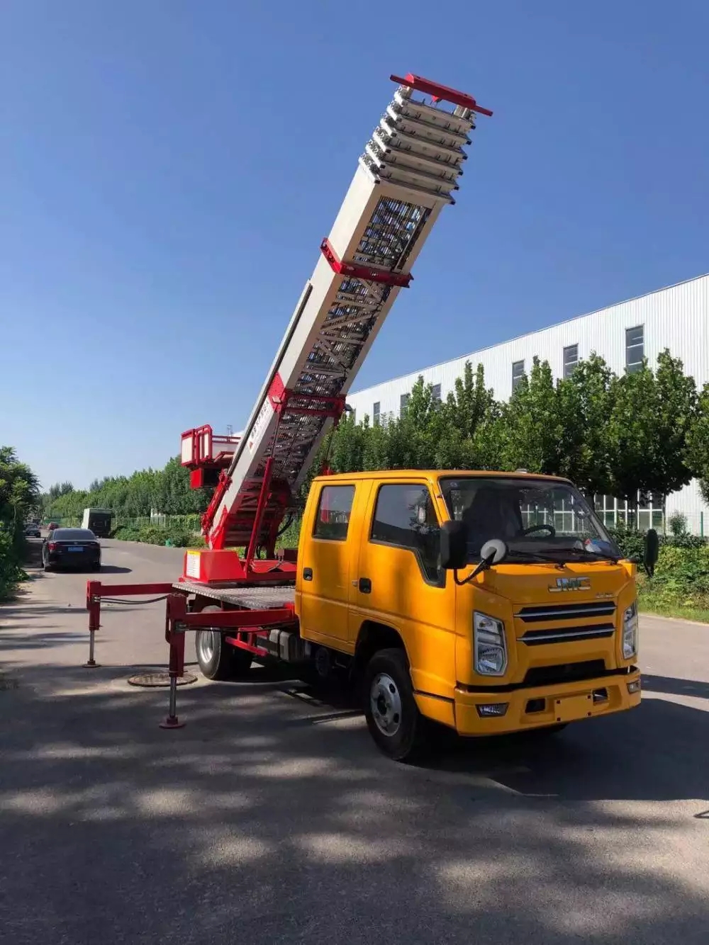 固镇县附近的云梯车出租服务：轻松解决高空作业需求
