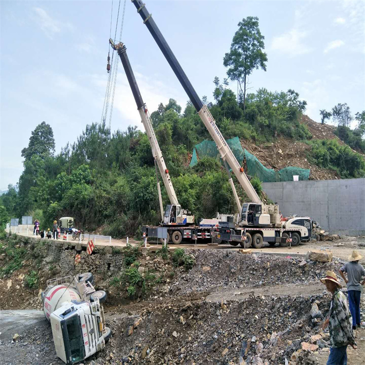 固镇县汽车掉沟里叫吊车救援要多少钱